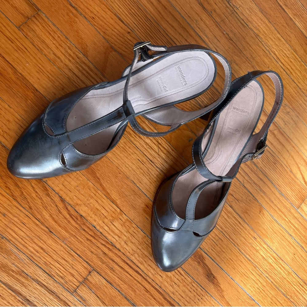Wonders Metallic Slingback Heels